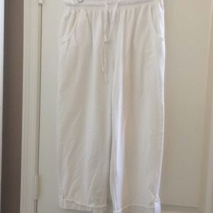 FINAL MARKDOWN Ladies white stag capris small